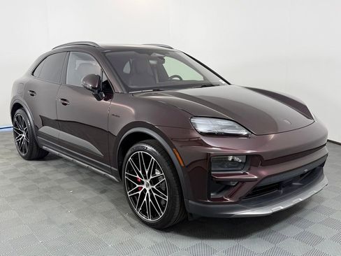 Certified 2025 Porsche Macan Turbo Electric AWD/4WD image 9