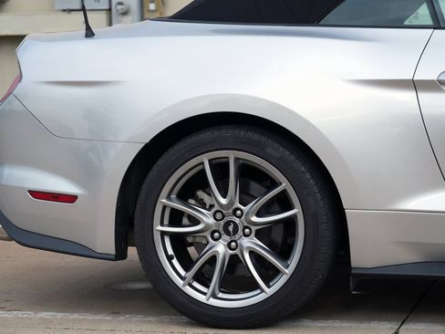Used 2018 Ford Mustang GT Premium w/ Equipment Group 401A RWD image 27