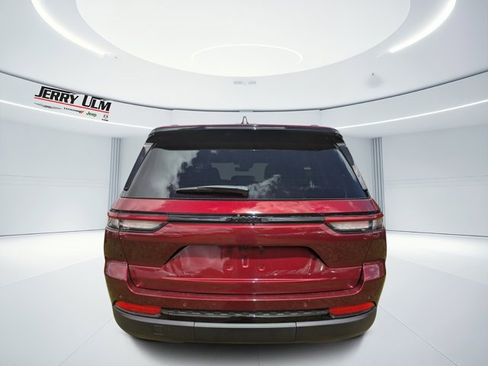 New 2025 Jeep Grand Cherokee Altitude image 4