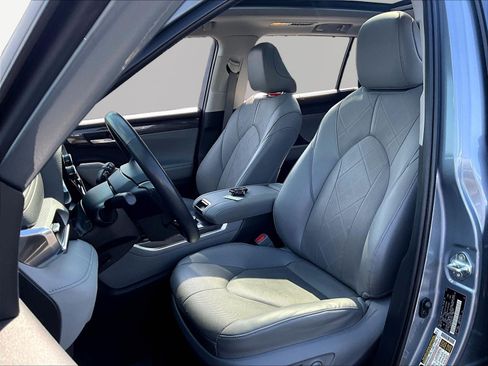 Used 2023 Toyota Highlander Platinum AWD/4WD image 21