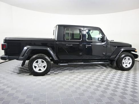 Used 2022 Jeep Gladiator Sport image 8