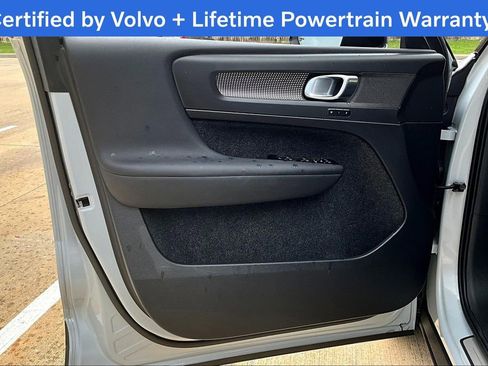 Used 2022 Volvo XC40 T5 R-Design image 23