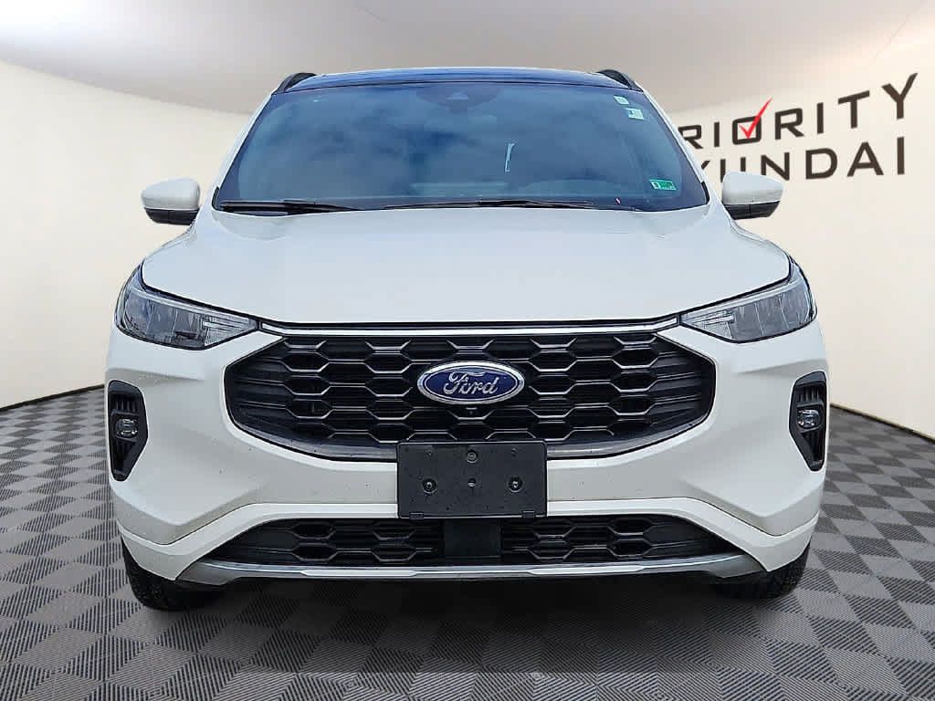 Used 2024 Ford Escape ST-Line Select w/ Tech Pack #2 AWD/4WD image 2