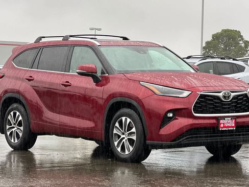Used 2023 Toyota Highlander XLE image 5