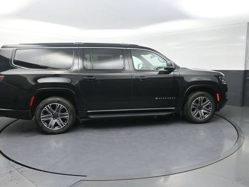 Used 2024 Jeep Wagoneer L Series II w/ Flexible Seating Group AWD/4WD image 10