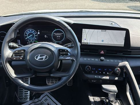 Used 2025 Hyundai Elantra SEL FWD image 24