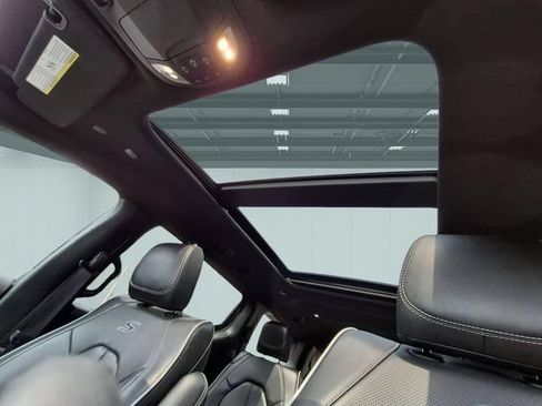 Certified 2025 Chrysler Pacifica Limited FWD image 13
