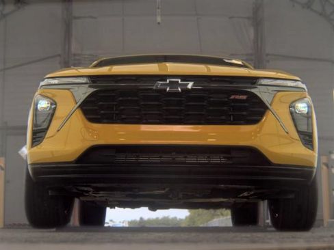 Used 2025 Chevrolet Trax RS FWD image 4