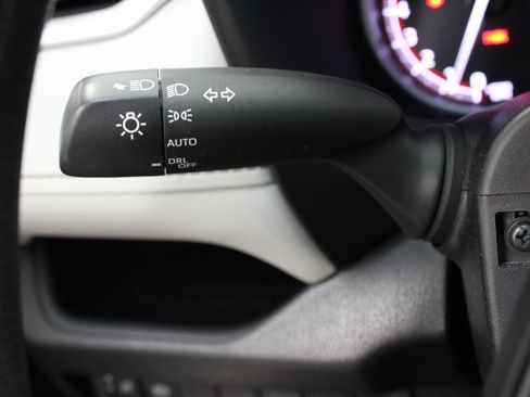 Used 2025 Toyota RAV4 XLE w/ Convenience Package FWD image 25