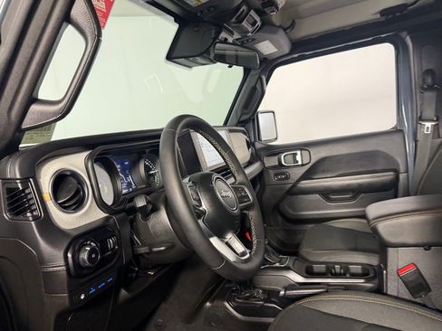 Used 2025 Jeep Wrangler Unlimited Sahara AWD/4WD image 20