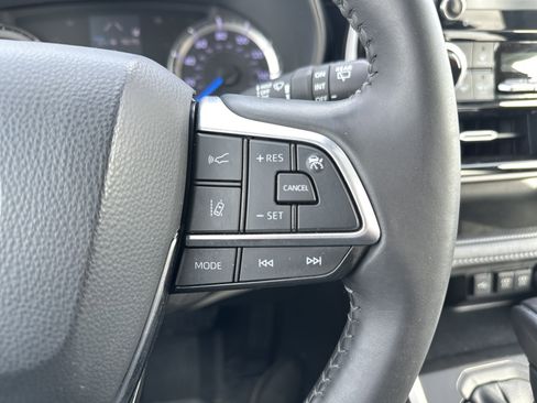 Used 2021 Toyota Highlander LE image 19