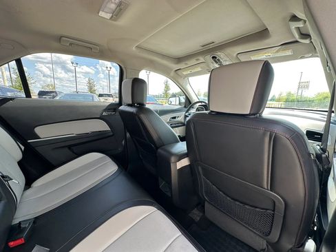 Used 2017 Chevrolet Equinox Premier w/ Enhanced Convenience Package FWD image 18