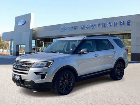 Used 2019 Ford Explorer XLT w/ Equipment Group 202A FWD image 3
