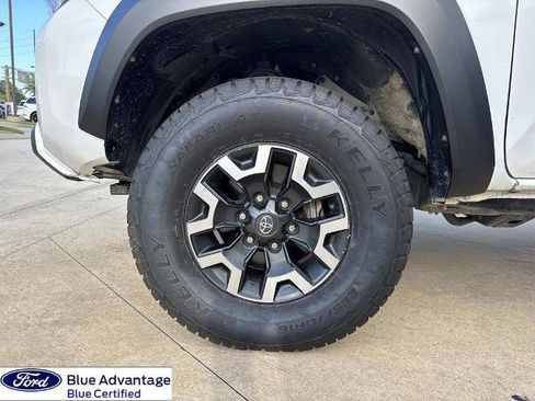 Used 2022 Toyota Tacoma TRD Off-Road w/ Technology Package image 7