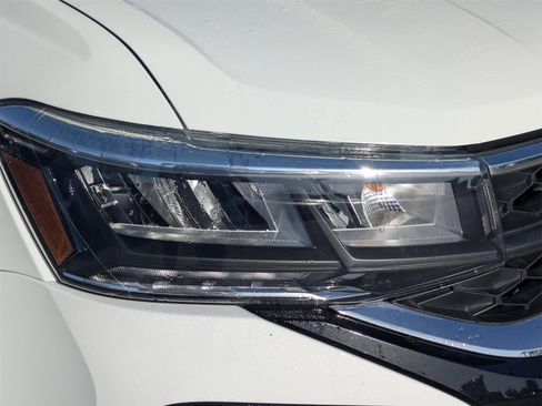 Used 2023 Volkswagen Taos SE image 16