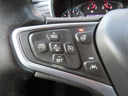 Used 2023 Chevrolet Equinox Premier image 22