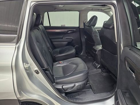 Used 2021 Toyota Highlander Limited image 10