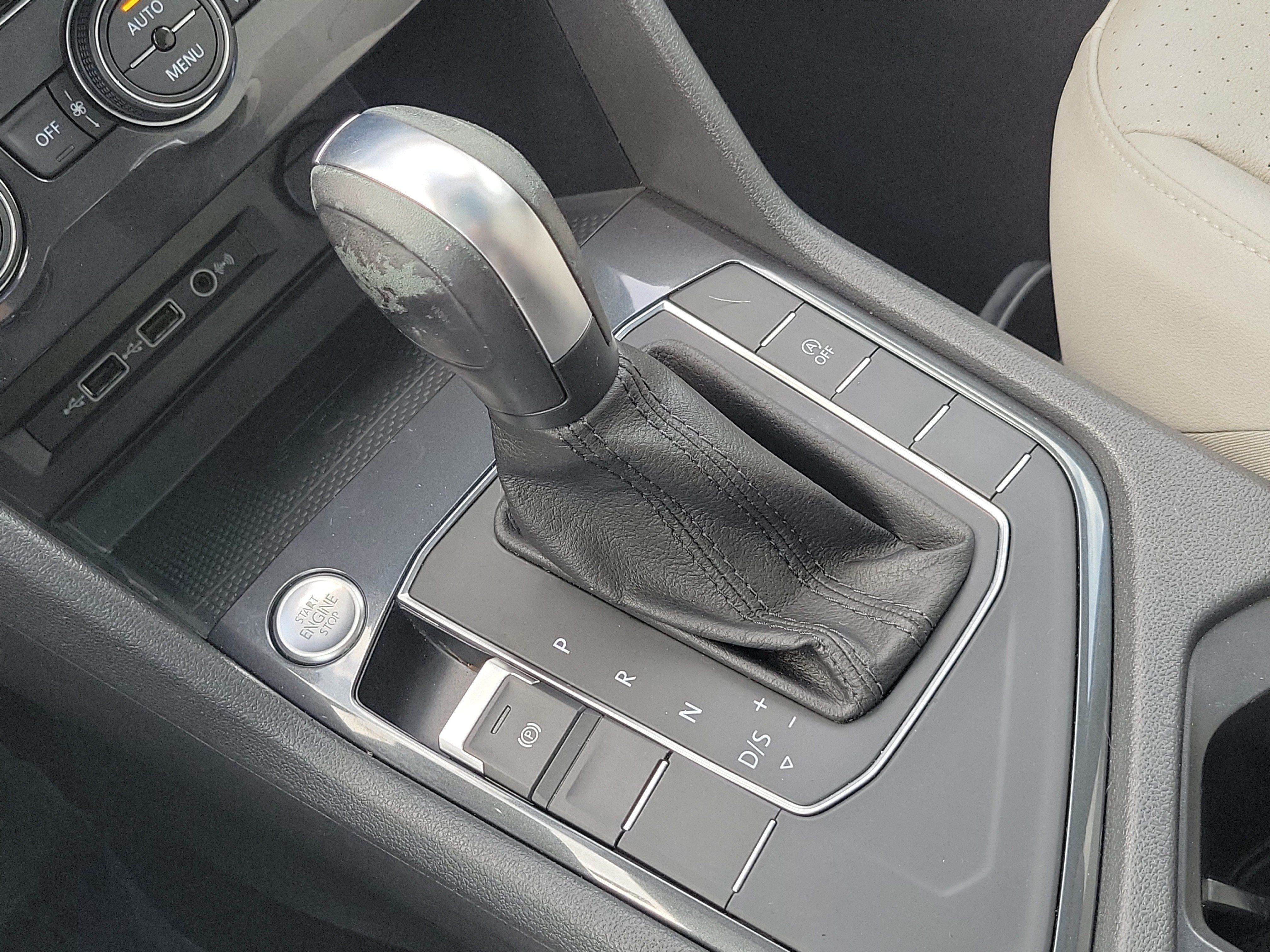 Used 2020 Volkswagen Tiguan SE w/ Panoramic Sunroof Package FWD image 29