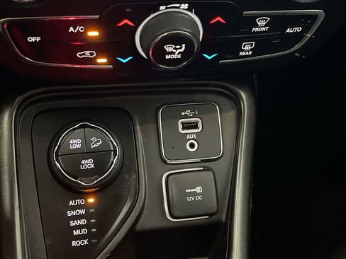 Used 2020 Jeep Compass Trailhawk AWD/4WD image 19