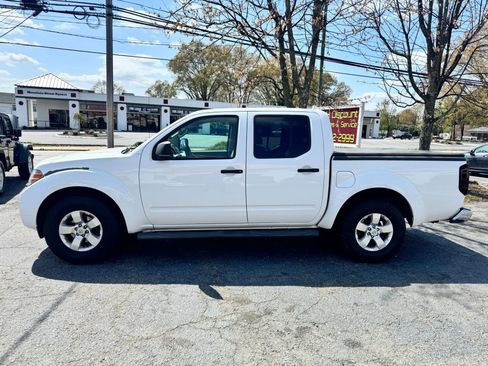 Used 2012 Nissan Frontier SV image 4
