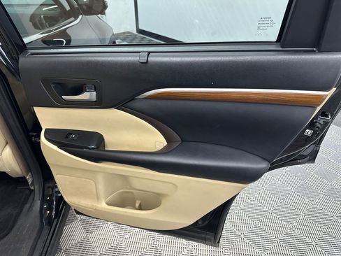 Used 2018 Toyota Highlander Limited Platinum image 16