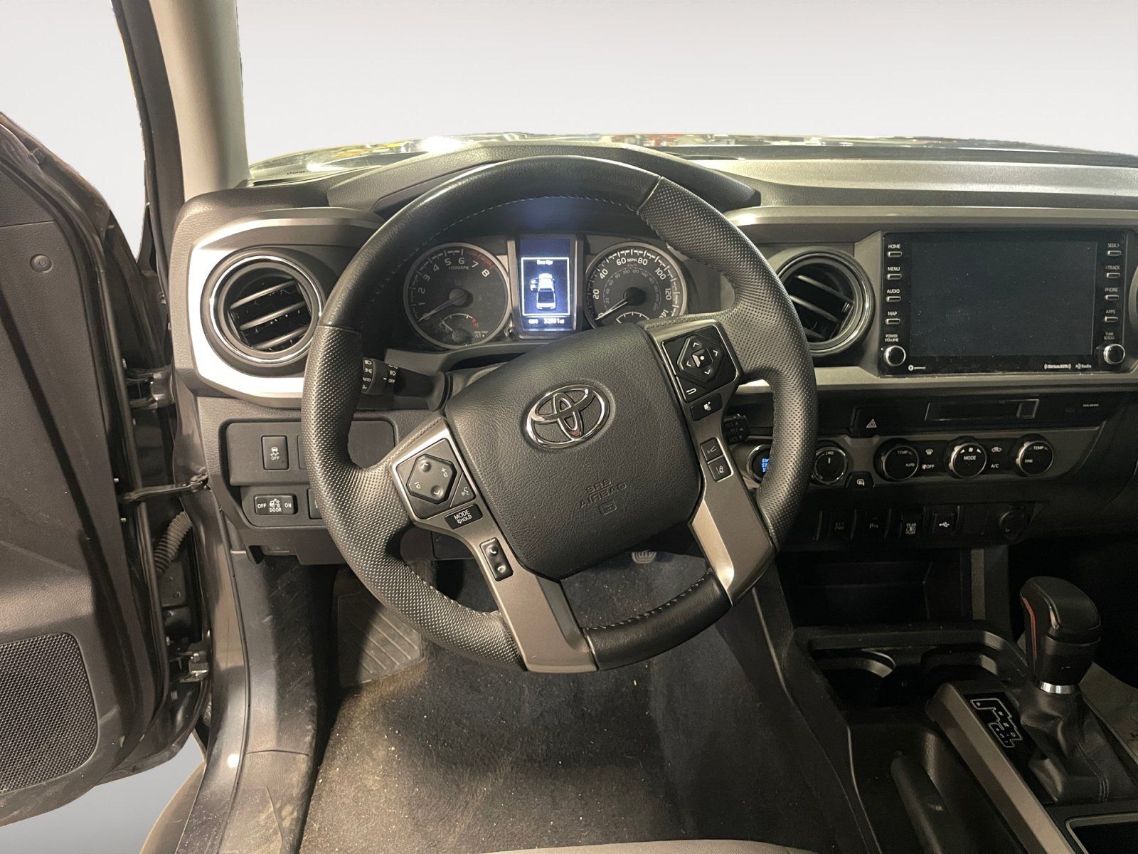 Used 2023 Toyota Tacoma SR5 AWD/4WD image 12