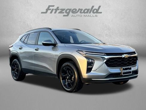 Used 2025 Chevrolet Trax LT image 1