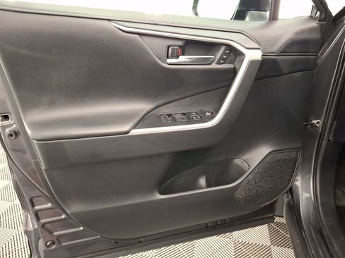 Used 2020 Toyota RAV4 Limited AWD/4WD image 2
