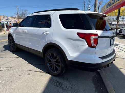 Used 2018 Ford Explorer XLT w/ Equipment Group 202A image 6