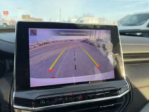 Used 2025 Jeep Compass Trailhawk w/ Trailhawk Elite Group image 19