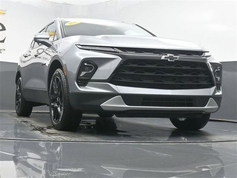 Used 2023 Chevrolet Blazer LT w/ LPO, Black Grille Bar Package image 3