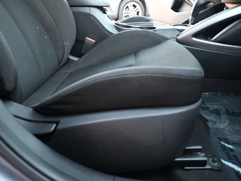 Used 2017 Hyundai Veloster image 42