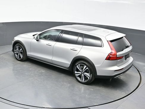 Used 2025 Volvo V60 B5 Cross Country Plus AWD/4WD image 40