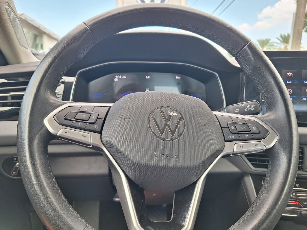 Used 2025 Volkswagen Jetta SE FWD image 14