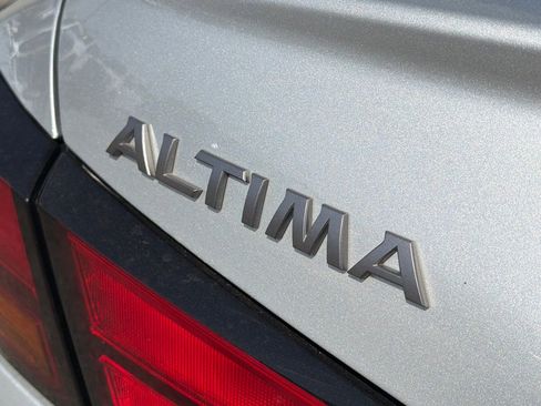 Used 2025 Nissan Altima 2.5 SV image 9