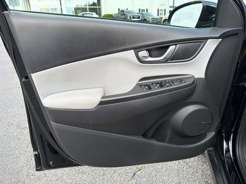 Used 2023 Hyundai Kona Limited FWD image 10