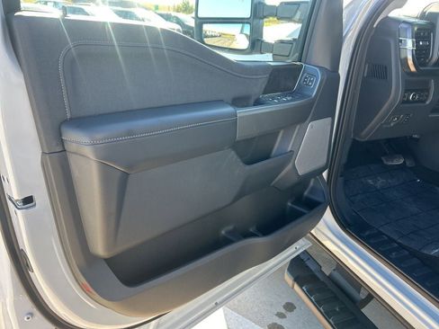 New 2026 Ford F250 Lariat w/ Black Appearance Package image 9