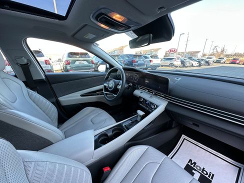 Used 2024 Hyundai Elantra Limited image 20