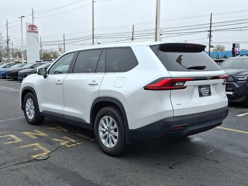 Used 2024 Toyota Grand Highlander XLE image 4