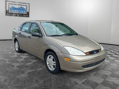 Used 2004 Ford Focus SE FWD image 4
