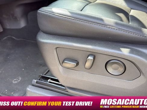 Used 2025 GMC Sierra 1500 SLT AWD/4WD image 27