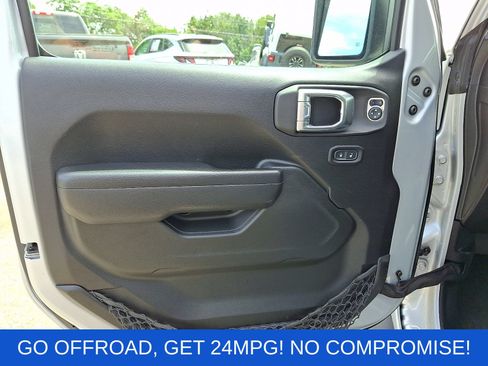 Used 2022 Jeep Wrangler Unlimited Sport AWD/4WD image 14