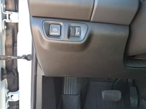 Used 2023 GMC Acadia SLE w/ Driver Convenience Package image 17