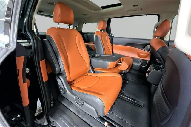 New 2026 Kia Carnival SX w/ SX Dark Edition Package FWD image 11