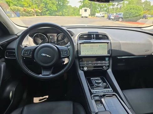 Used 2020 Jaguar F-PACE Premium AWD/4WD image 14