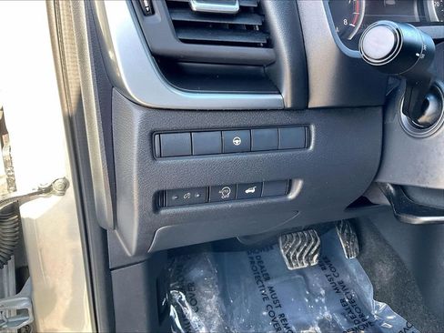 Used 2024 Nissan Rogue SV image 25