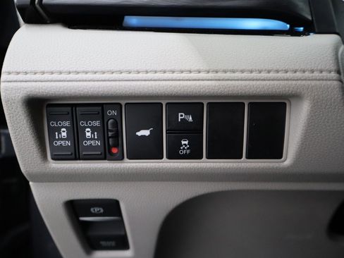 Used 2025 Honda Odyssey Elite image 14