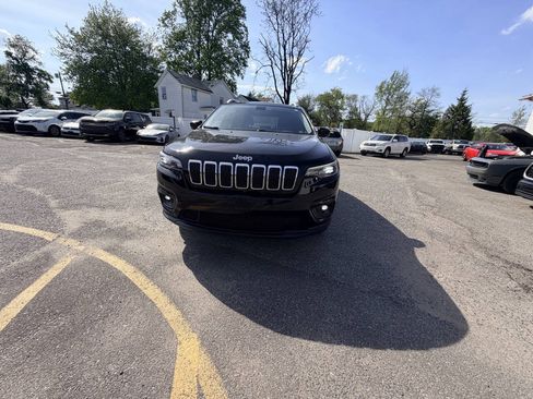 Used 2019 Jeep Cherokee Latitude Plus w/ Cold Weather Group AWD/4WD image 16