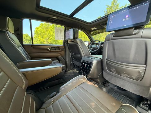 Used 2025 GMC Yukon XL Denali Ultimate w/ LPO, Floor Liner Package AWD/4WD image 21