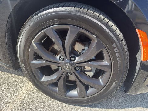 Used 2020 Chrysler Pacifica Touring w/ S Appearance Package FWD image 30